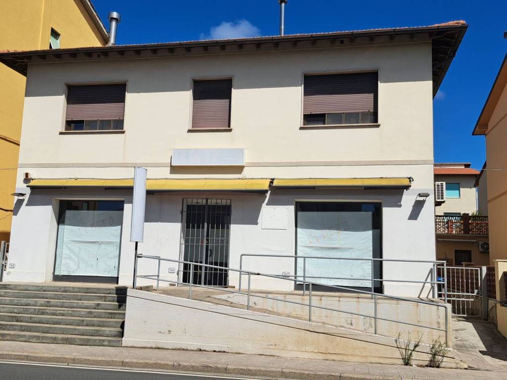negozio in vendita a Rosignano Marittimo in zona Rosignano Solvay