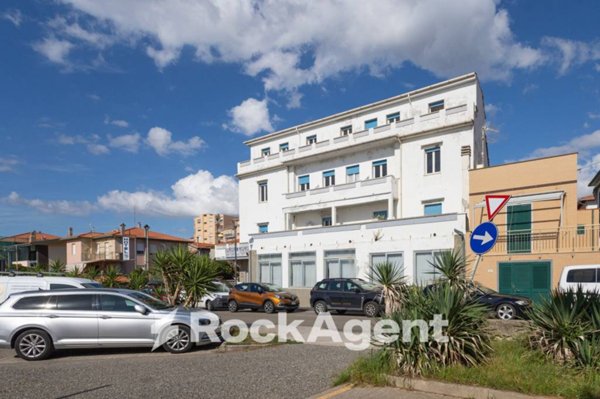 negozio in vendita a Rosignano Marittimo in zona Rosignano Solvay