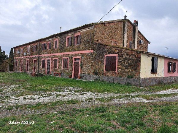 casa indipendente a Rosignano Marittimo in zona Castelnuovo della Misericordia