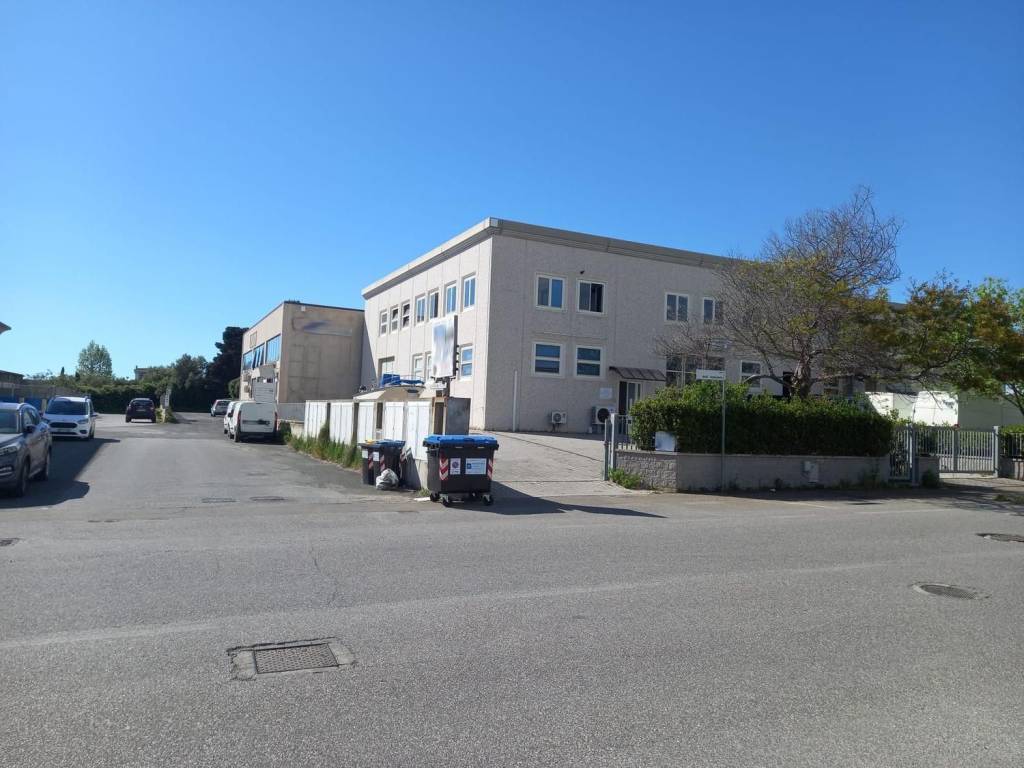 ufficio in vendita a Rosignano Marittimo in zona Rosignano Solvay
