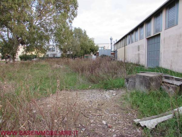 locale commerciale in vendita a Rosignano Marittimo in zona Vada