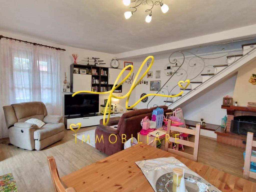 casa indipendente in vendita a Rosignano Marittimo in zona Gabbro