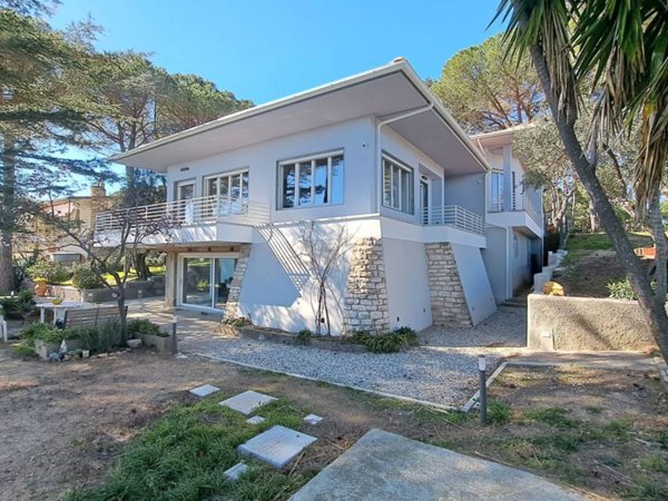 casa indipendente in vendita a Rosignano Marittimo in zona Castiglioncello