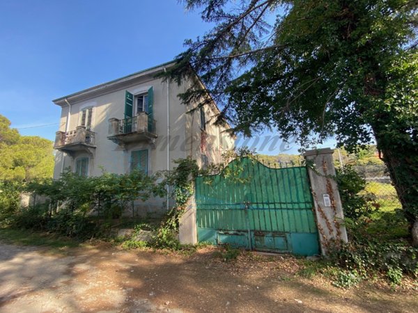 casa indipendente in vendita a Rosignano Marittimo in zona Castiglioncello