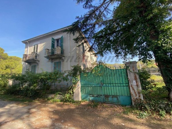 casa indipendente in vendita a Rosignano Marittimo in zona Castiglioncello