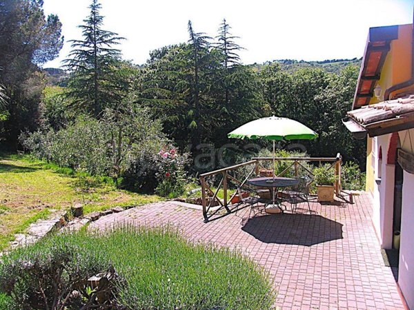 casa indipendente in vendita a Rosignano Marittimo in zona Nibbiaia