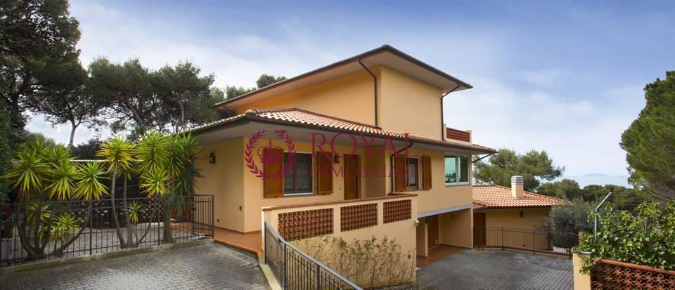 casa indipendente in vendita a Rosignano Marittimo in zona Castiglioncello