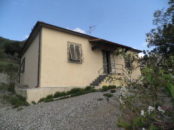 casa indipendente in vendita a Rosignano Marittimo in zona Gabbro