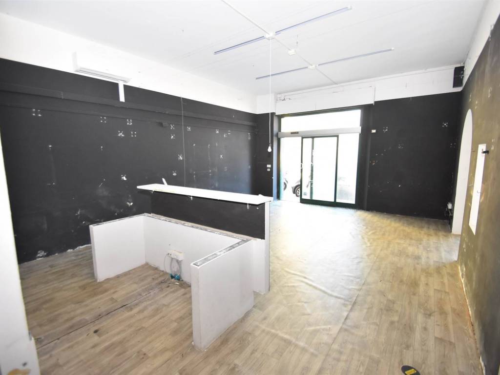 negozio in vendita a Rosignano Marittimo in zona Rosignano Solvay