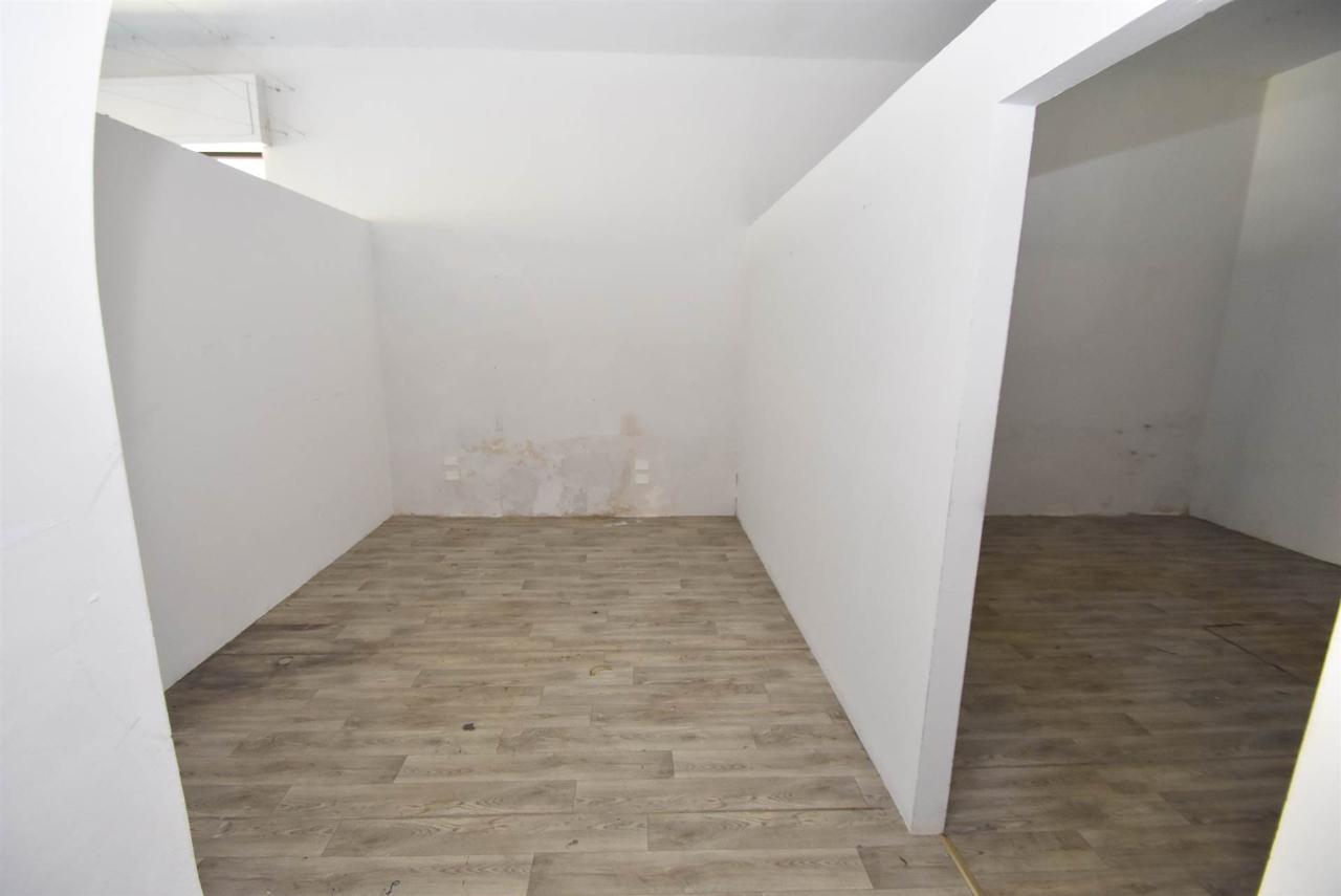 negozio in vendita a Rosignano Marittimo in zona Rosignano Solvay