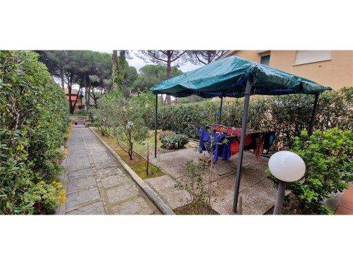 intera palazzina in vendita a Rosignano Marittimo in zona Castiglioncello