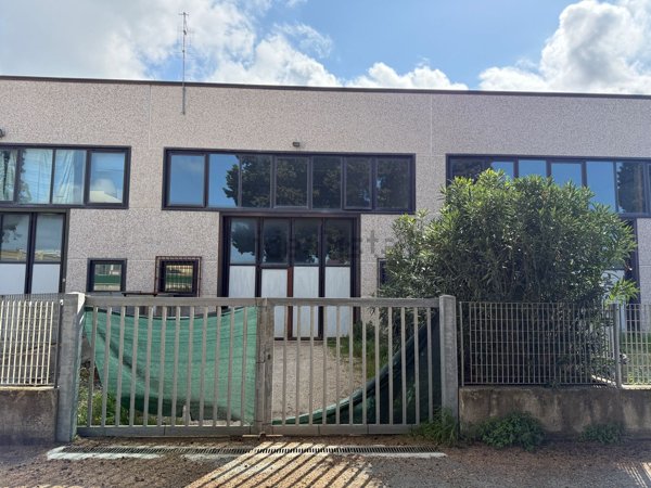 capannone in vendita a Rosignano Marittimo in zona Rosignano Solvay