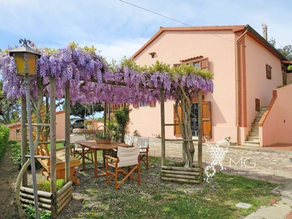 casa indipendente in vendita a Rosignano Marittimo in zona Castiglioncello