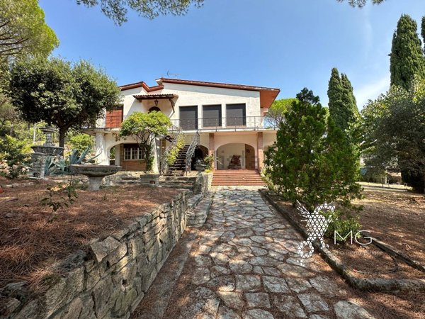 casa indipendente in vendita a Rosignano Marittimo in zona Castiglioncello