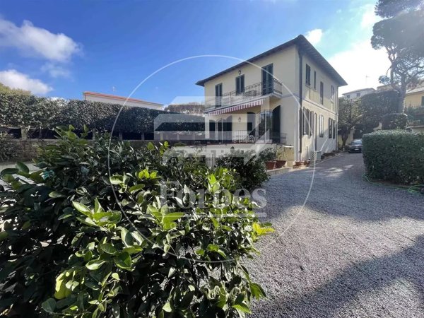 casa indipendente in vendita a Rosignano Marittimo in zona Castiglioncello