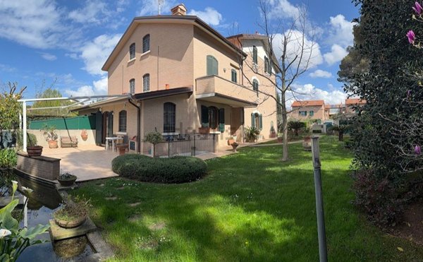 casa indipendente a Rosignano Marittimo in zona Castelnuovo della Misericordia