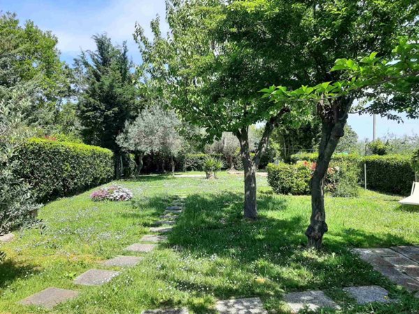 casa indipendente in vendita a Rosignano Marittimo in zona Vada