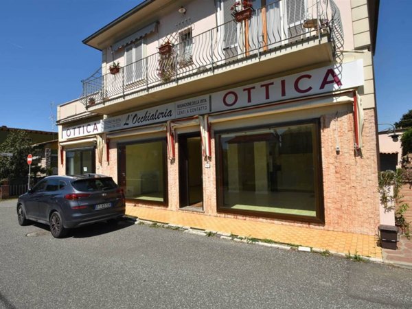 locale commerciale in vendita a Rosignano Marittimo in zona Rosignano Solvay