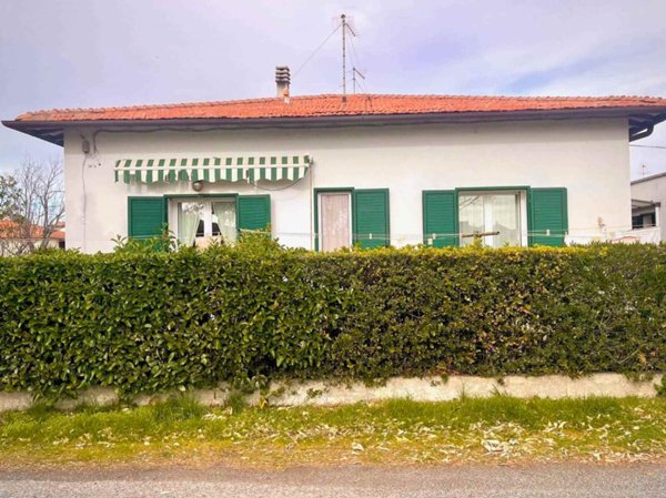 casa indipendente in vendita a Rosignano Marittimo in zona Vada