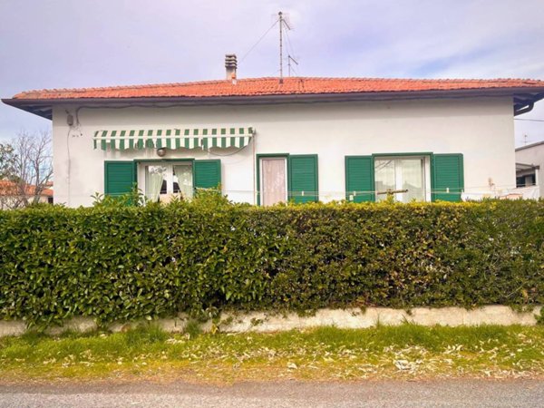casa indipendente in vendita a Rosignano Marittimo in zona Vada