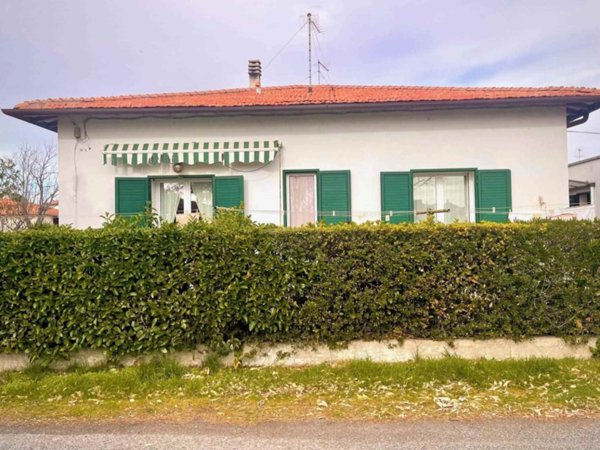 casa indipendente in vendita a Rosignano Marittimo in zona Vada