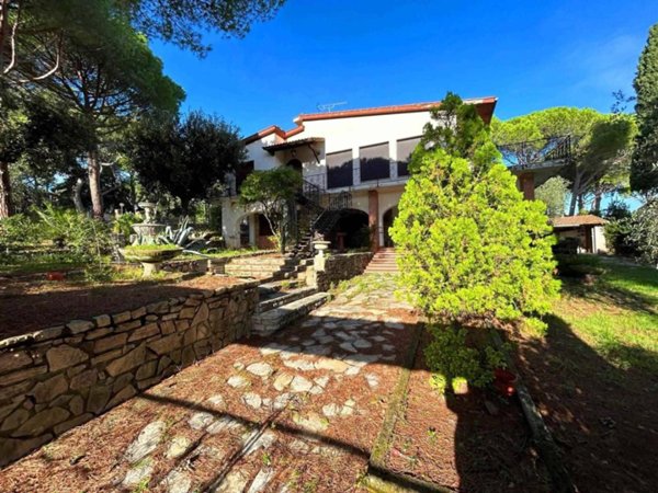 casa indipendente in vendita a Rosignano Marittimo in zona Castiglioncello