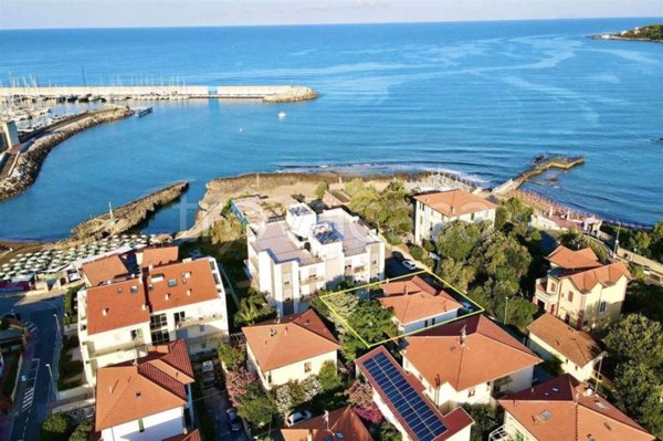 casa indipendente in vendita a Rosignano Marittimo in zona Castiglioncello