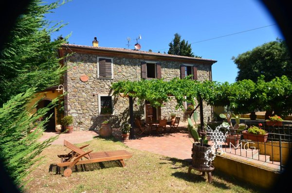 casa indipendente in vendita a Rosignano Marittimo in zona Gabbro