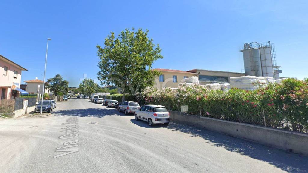 locale commerciale in vendita a Rosignano Marittimo in zona Rosignano Solvay