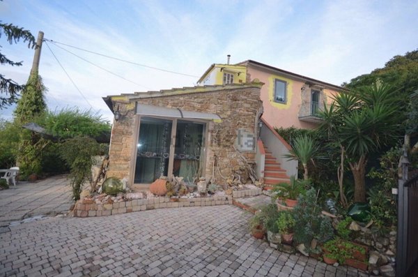 quadrivano a Rosignano Marittimo in zona Castelnuovo della Misericordia