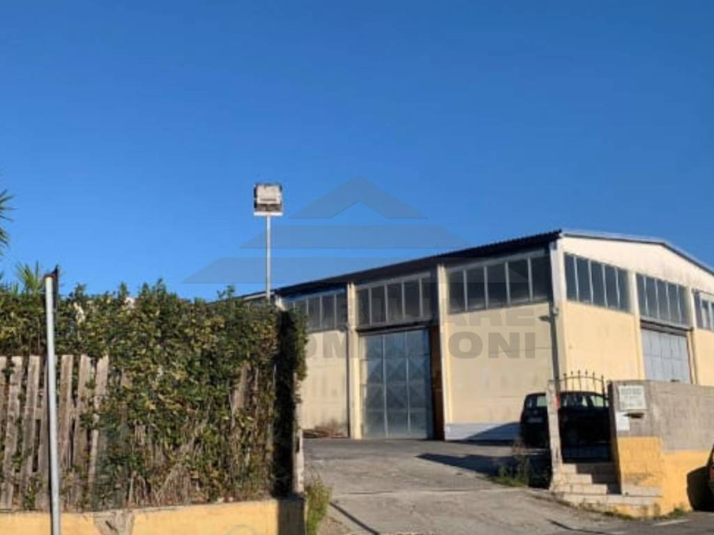 locale commerciale in vendita a Rosignano Marittimo in zona Rosignano Solvay