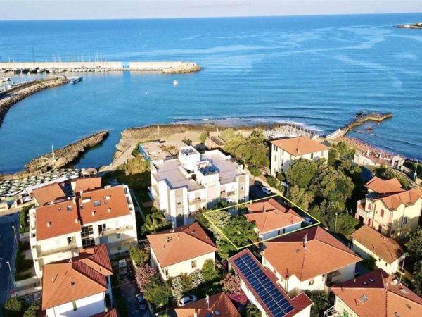 casa indipendente in vendita a Rosignano Marittimo in zona Castiglioncello