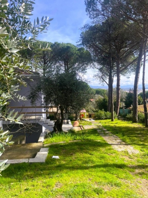 casa indipendente in vendita a Rosignano Marittimo in zona Castiglioncello