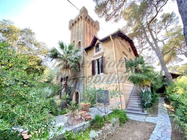 casa indipendente in vendita a Rosignano Marittimo in zona Castiglioncello
