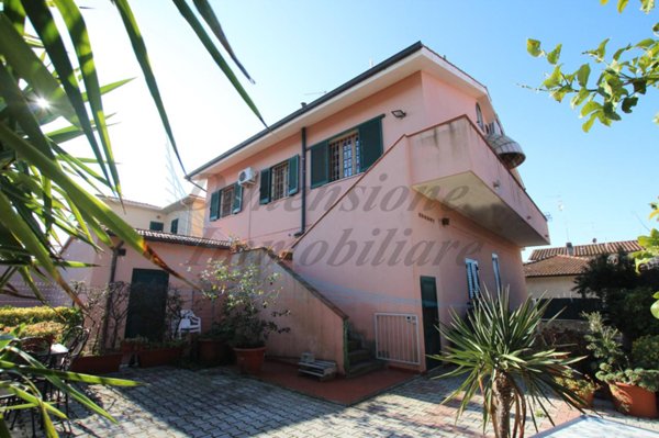 casa indipendente in vendita a Rosignano Marittimo in zona Castiglioncello