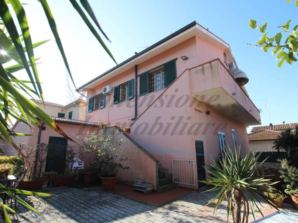 casa indipendente in vendita a Rosignano Marittimo in zona Castiglioncello