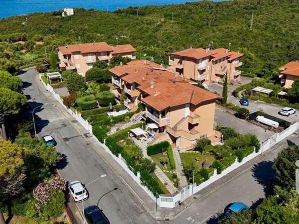 casa indipendente in vendita a Rosignano Marittimo in zona Castiglioncello