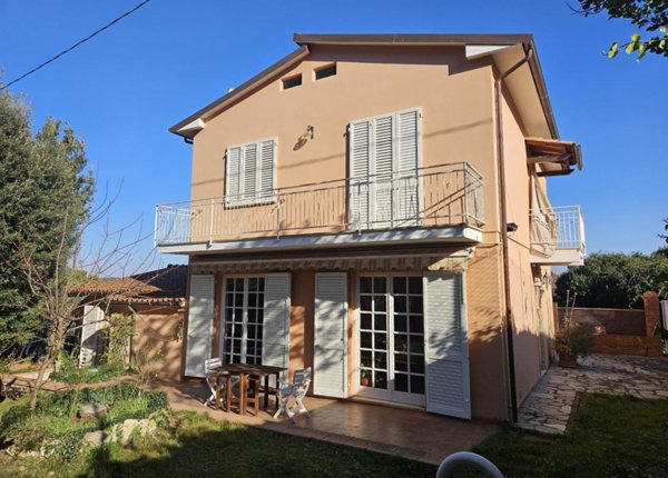 casa indipendente in vendita a Rosignano Marittimo in zona Nibbiaia