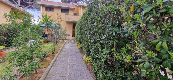 casa indipendente in vendita a Rosignano Marittimo in zona Castiglioncello