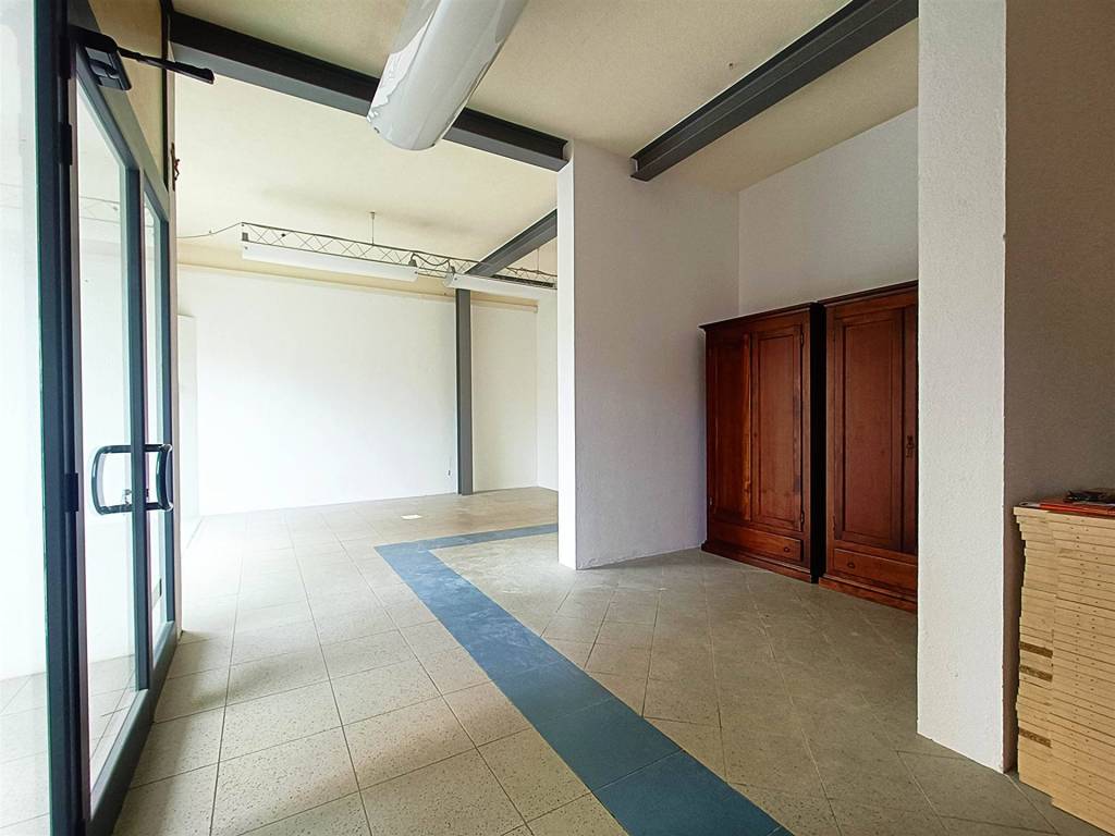 negozio in vendita a Rosignano Marittimo in zona Rosignano Solvay