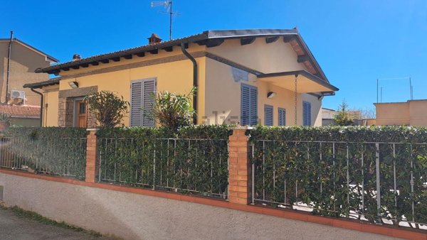 casa semindipendente in vendita a Rosignano Marittimo in zona Vada