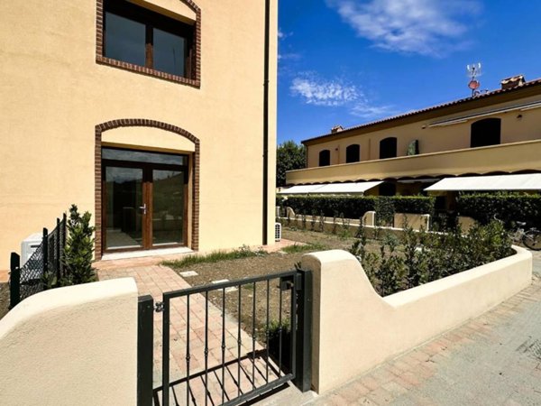 appartamento in vendita a Rosignano Marittimo in zona Vada