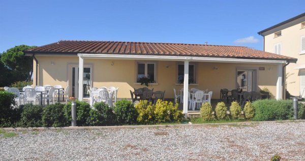 negozio in vendita a Rosignano Marittimo in zona Vada