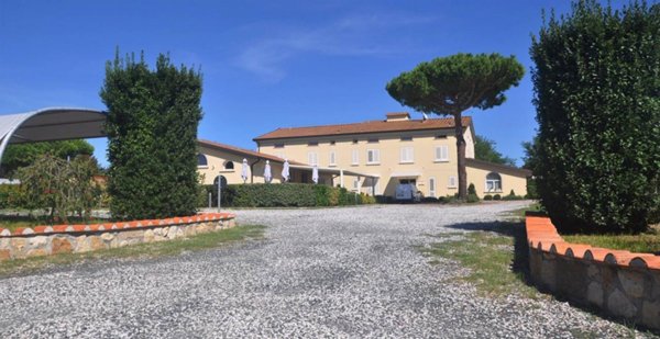 negozio in vendita a Rosignano Marittimo in zona Vada