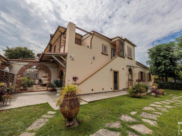 casa indipendente in vendita a Rosignano Marittimo in zona Vada