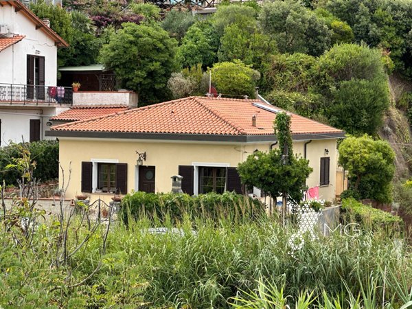 casa indipendente in vendita a Rosignano Marittimo in zona Castiglioncello