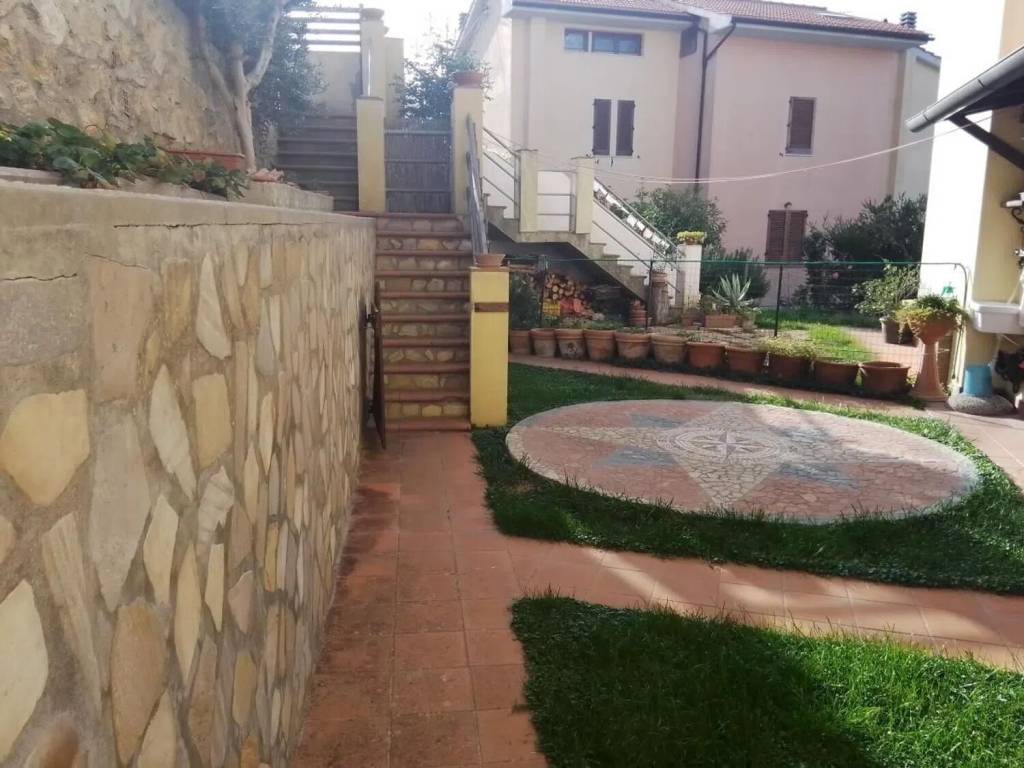 casa indipendente in vendita a Rosignano Marittimo in zona Nibbiaia