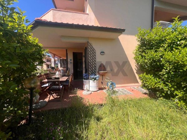casa indipendente in vendita a Rosignano Marittimo in zona Castiglioncello