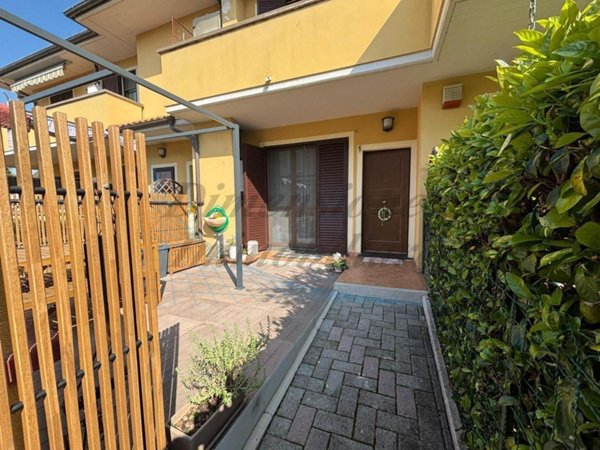casa indipendente in vendita a Rosignano Marittimo in zona Rosignano Solvay