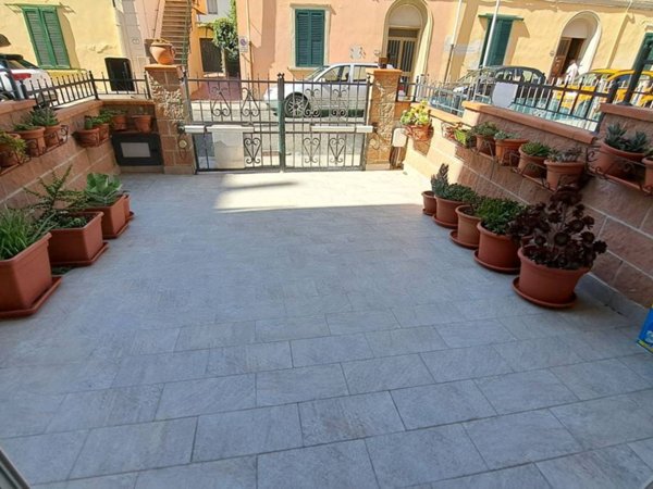 locale commerciale in vendita a Rosignano Marittimo in zona Rosignano Solvay